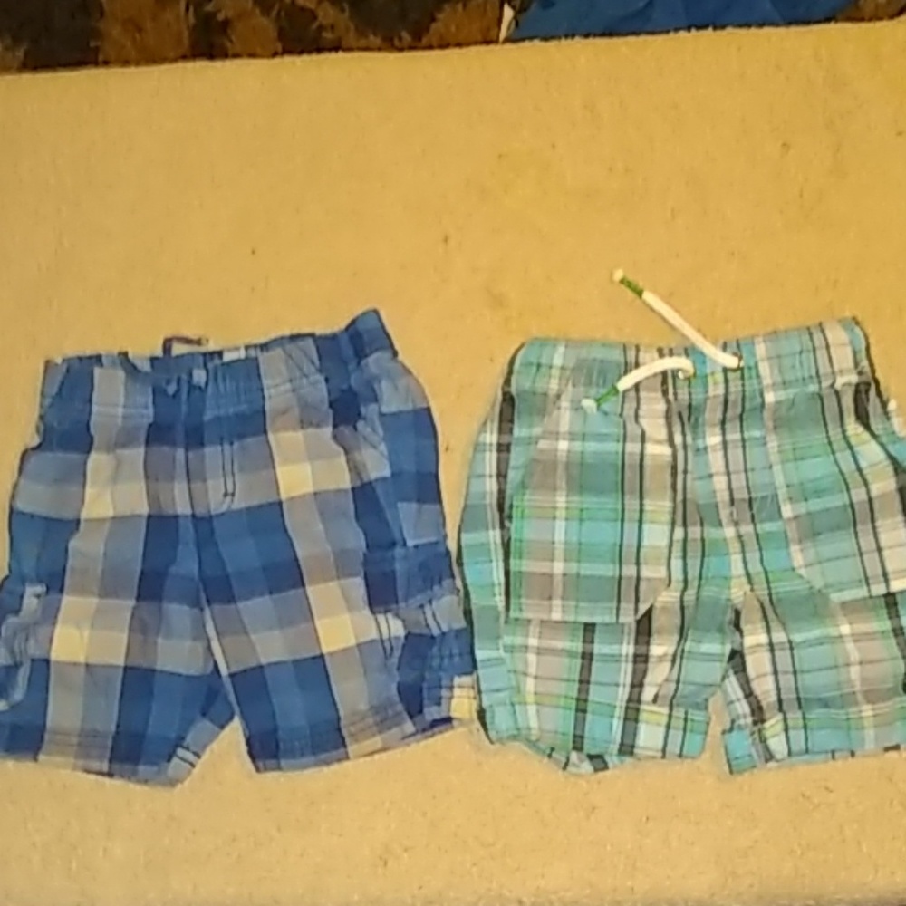 Size 18 month boys checked shorts with drawstring.